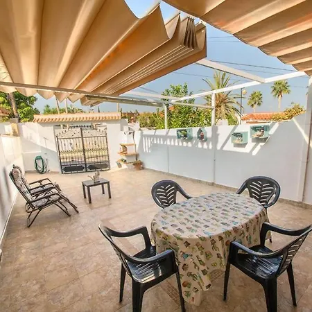 Casa Con Grande Terraza Cerca De La Playa Vakantiehuis