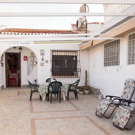 Casa Con Grande Terraza Cerca De La Playa *
